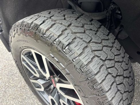 Used 2019 GMC Sierra 1500 AT4 w/ AT4 Premium Package AWD/4WD image 11