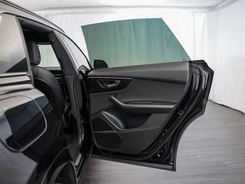 Used 2021 Audi Q8 Premium Plus w/ Premium Plus Package AWD/4WD image 23
