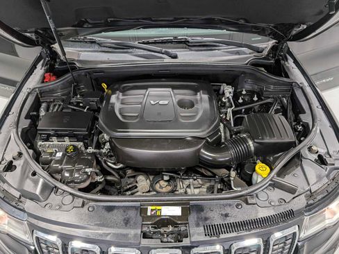 Used 2019 Jeep Grand Cherokee Laredo image 13