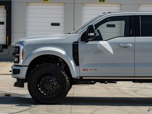 Used 2026 Ford F450 Platinum w/ FX4 Off-Road Package image 10