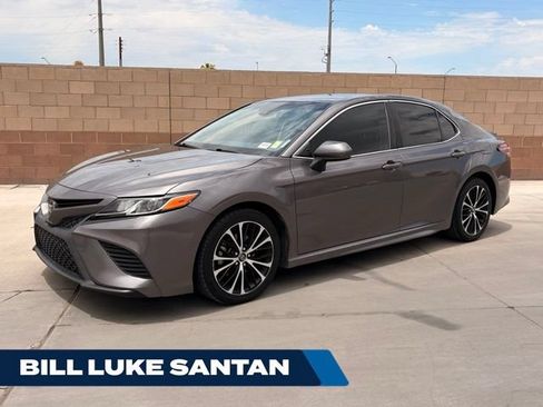 Used 2019 Toyota Camry SE w/ Carpet Mat Package FWD image 1
