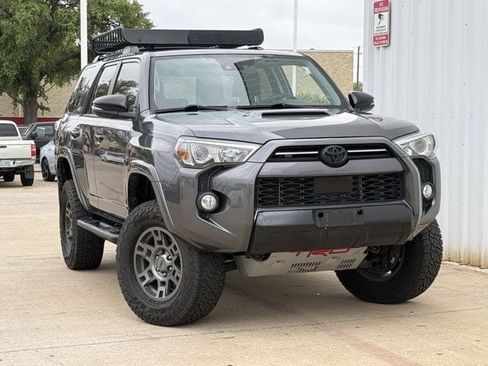 Used 2020 Toyota 4Runner Venture w/ Moonroof Package image 2