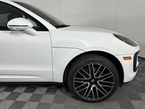 Certified 2025 Porsche Macan image 12