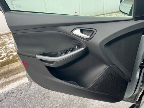 Used 2012 Ford Focus Titanium image 31