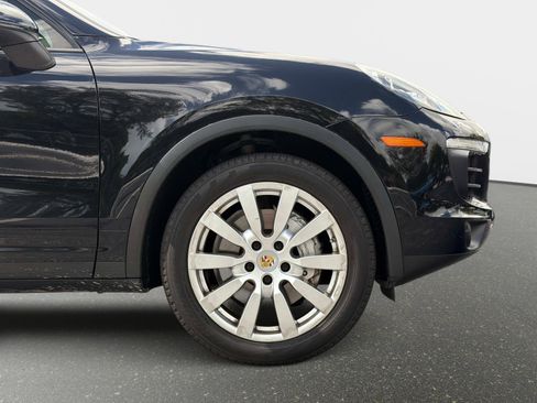 Used 2016 Porsche Cayenne S w/ Premium Plus Package AWD/4WD image 21