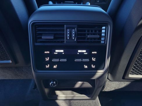 Used 2024 Porsche Cayenne S image 15