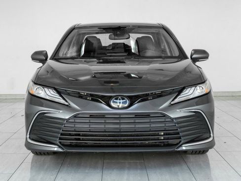 Used 2022 Toyota Camry XLE AWD/4WD image 3