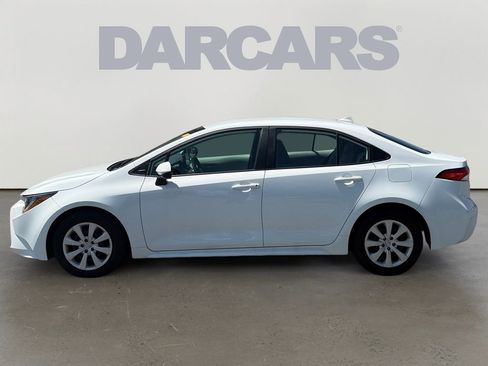 Used 2025 Toyota Corolla LE FWD image 4