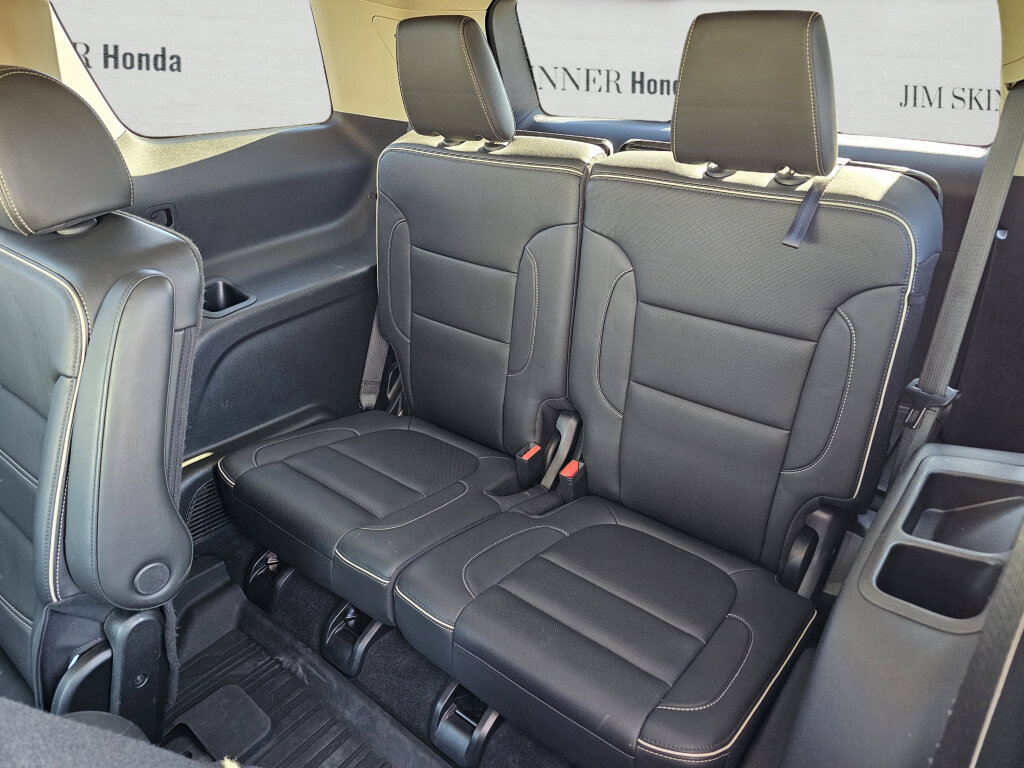 Used 2023 GMC Acadia Denali w/ Denali Technology Package FWD image 35