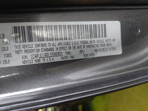 Used 2020 Jeep Cherokee Latitude Plus w/ Comfort/Convenience Group FWD image 33