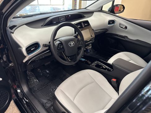Used 2022 Toyota Prius XLE w/ Advanced Technology Package image 6