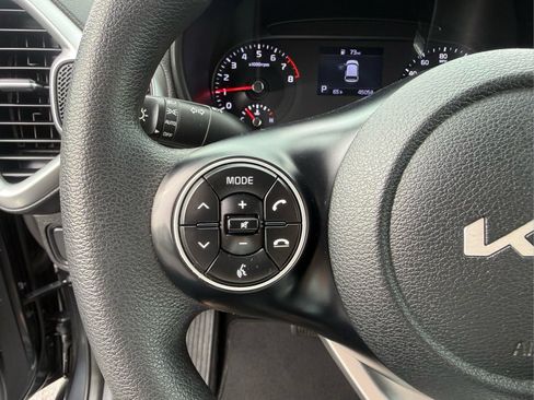 Used 2022 Kia Soul LX FWD image 28