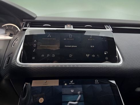 Used 2022 Land Rover Range Rover Velar R-Dynamic S image 21