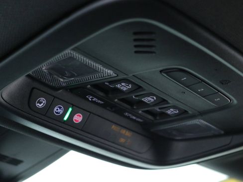 Used 2023 Chevrolet Traverse RS image 20