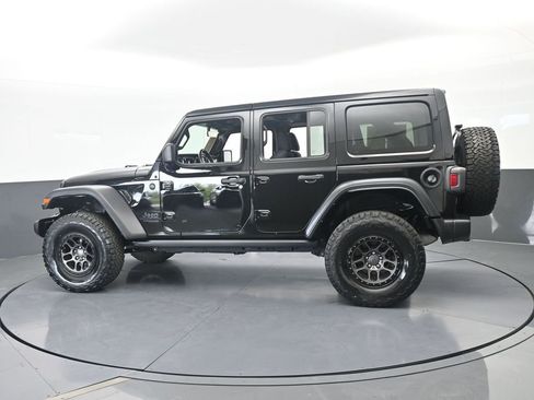 Used 2022 Jeep Wrangler Unlimited Sport w/ Xtreme Recon 35" Tire Package AWD/4WD image 3