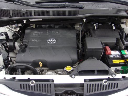Used 2016 Toyota Sienna Limited Premium w/ Outdoor Package AWD/4WD image 23
