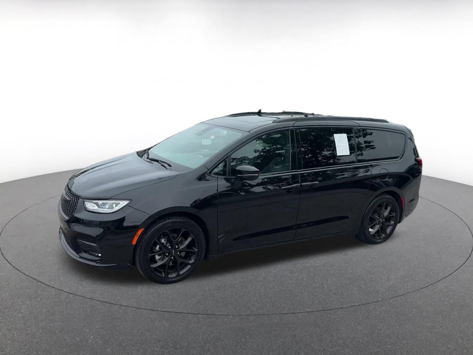 Used 2025 Chrysler Pacifica Limited FWD image 7