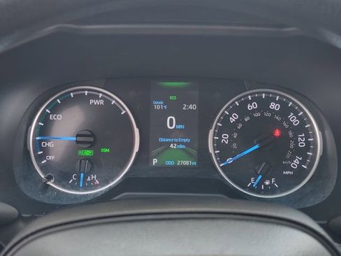Used 2022 Toyota RAV4 LE image 12