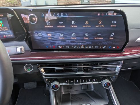 Used 2025 Chevrolet Traverse Z71 w/ Driver Confidence Package image 25