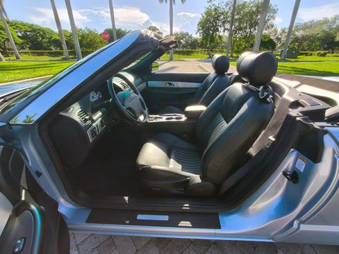 Used 2004 Ford Thunderbird image 10