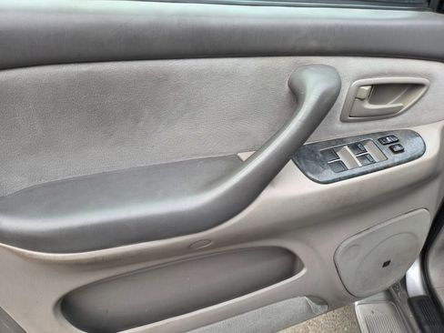 Used 2005 Toyota Sequoia SR5 image 6