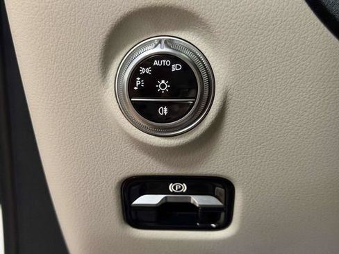Certified 2025 Mercedes-Benz C 300 4MATIC Sedan image 20