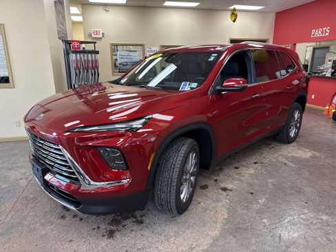 Used 2025 Buick Enclave Preferred image 4