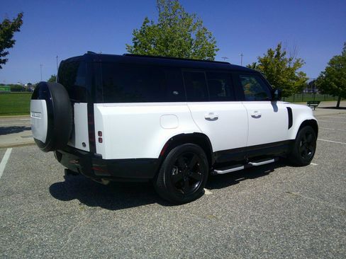 Used 2023 Land Rover Defender 130 X-Dynamic SE AWD/4WD image 14