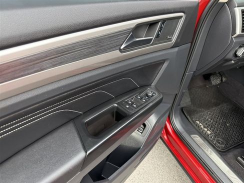 Used 2021 Volkswagen Atlas SEL Premium image 20