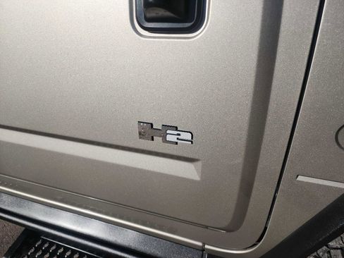 Used 2005 HUMMER H2 w/ Preferred Equipment Group image 13