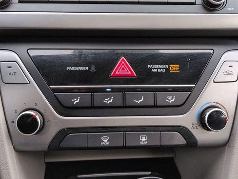 Used 2017 Hyundai Elantra SE w/ Cargo Package image 18