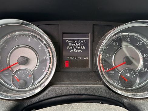 Used 2014 Chrysler Town & Country Touring-L w/ Driver Convenience Group FWD image 10