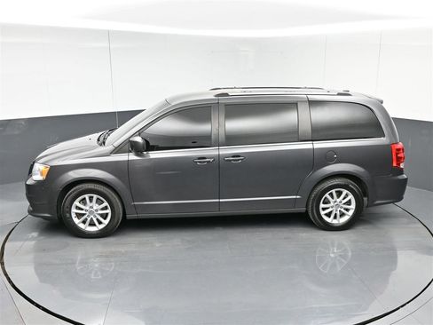 Used 2020 Dodge Grand Caravan SXT image 29