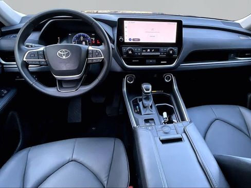 Used 2025 Toyota Grand Highlander FWD image 16