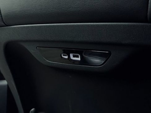 Used 2025 Chrysler Pacifica Limited FWD image 31