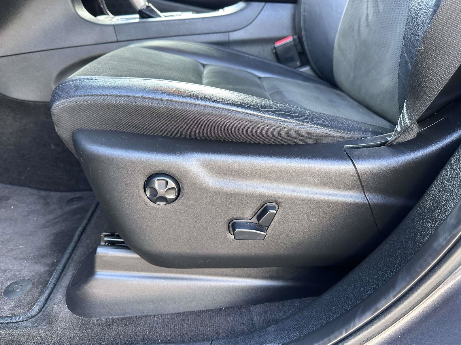 Used 2018 Jeep Grand Cherokee Altitude AWD/4WD image 11