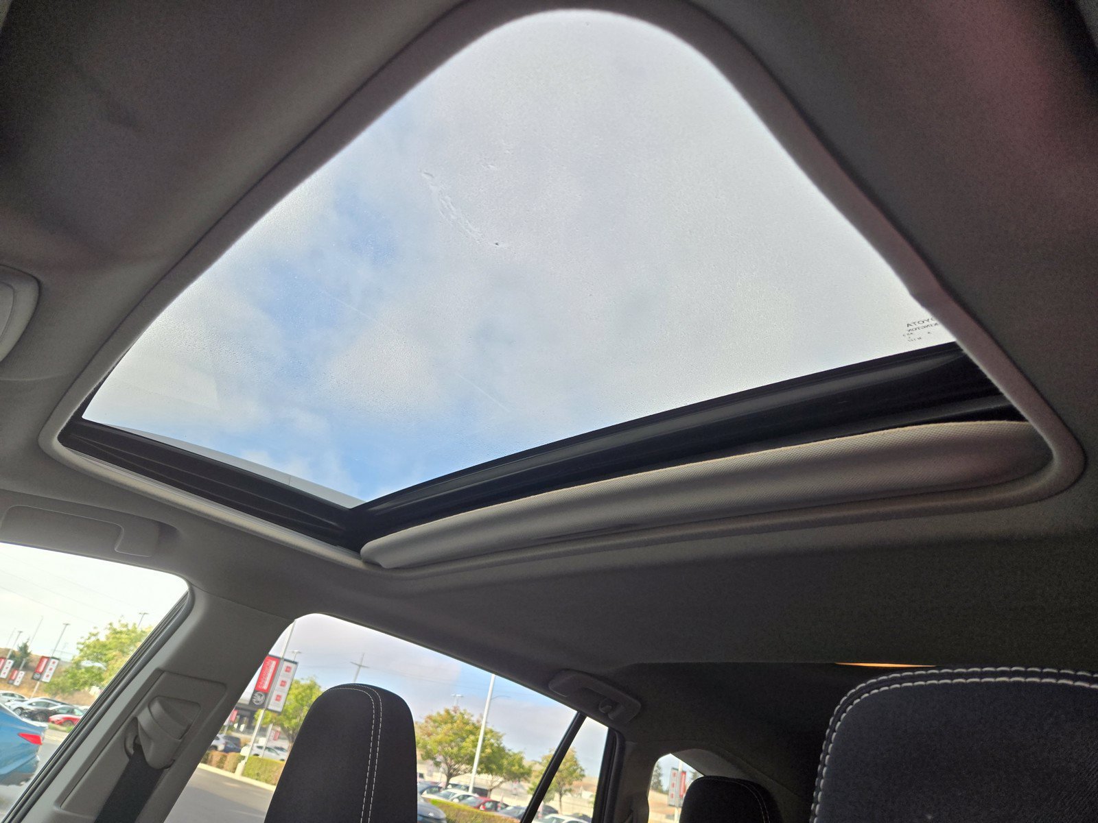 Used 2018 Toyota RAV4 XLE AWD/4WD image 16