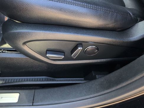 Used 2022 Lincoln Nautilus FWD w/ Premium Package image 9