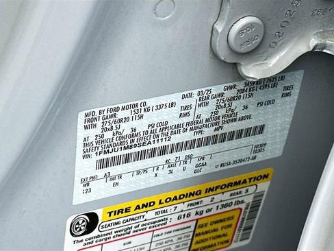 Used 2025 Ford Expedition Platinum image 35