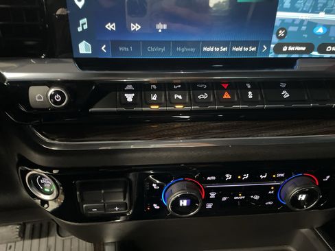 Used 2025 Chevrolet Silverado 2500 LT w/ Trail Boss Package AWD/4WD image 30
