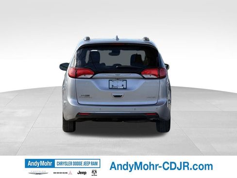 Used 2017 Chrysler Pacifica Limited FWD image 6