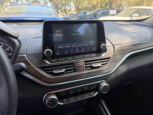 Used 2025 Nissan Altima 2.5 SV FWD image 21