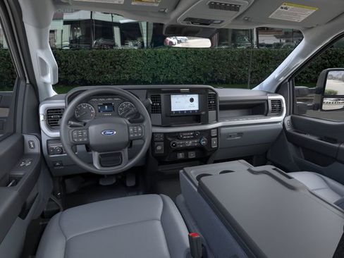 New 2026 Ford F250 XL w/ XL Chrome Package RWD image 9