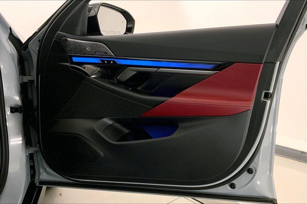 Used 2025 BMW i5 M60 AWD/4WD image 25