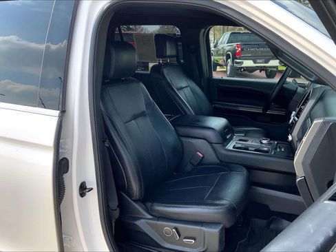 Used 2018 Ford Expedition XLT w/ Equipment Group 202A image 8