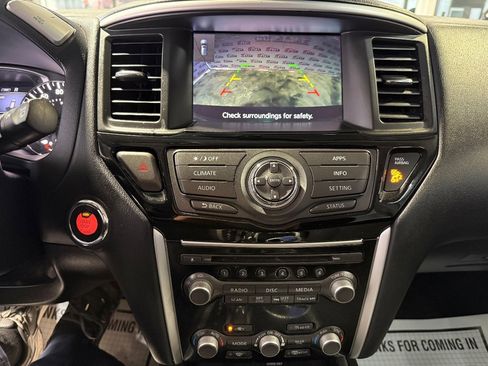 Used 2019 Nissan Pathfinder SV image 12