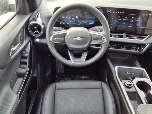 New 2026 Chevrolet Equinox LT w/ Convenience Package II image 11