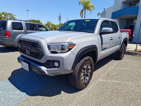 Used 2018 Toyota Tacoma TRD Off-Road w/ Technology Package AWD/4WD image 1