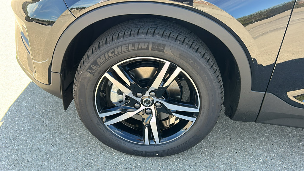New 2026 Volvo XC40 B5 Core w/ Climate Package AWD/4WD image 8