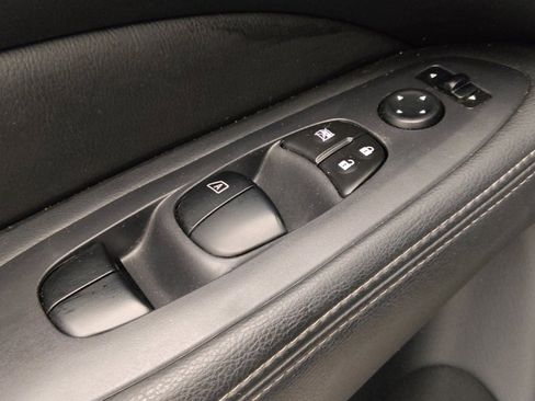 Used 2018 Nissan Pathfinder S FWD image 27